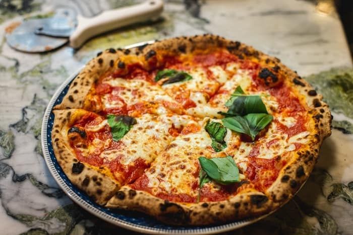 Frisch gebackene Pizza